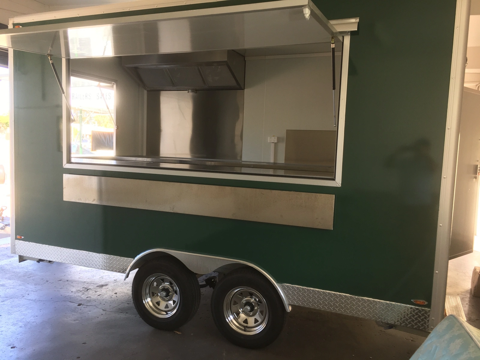 BTH  - DA - Food Van - 19