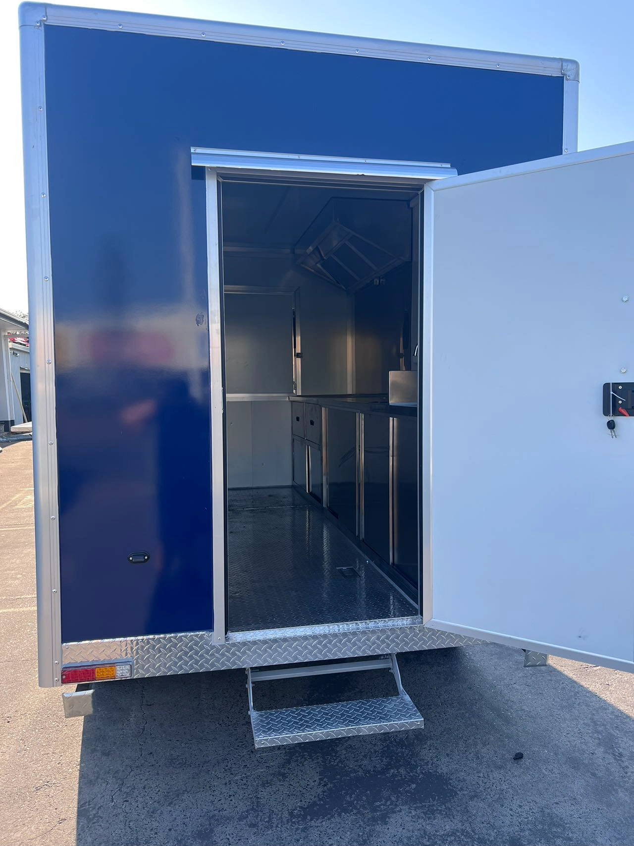 BTH  - DA - Food Van - 6