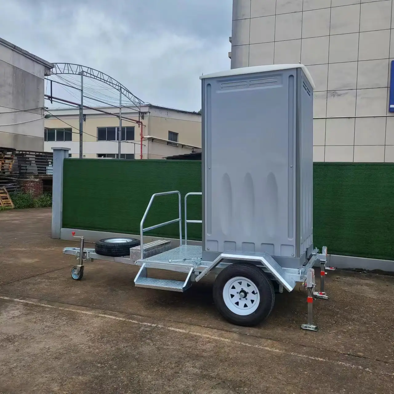BTH Toilet-trailer-2
